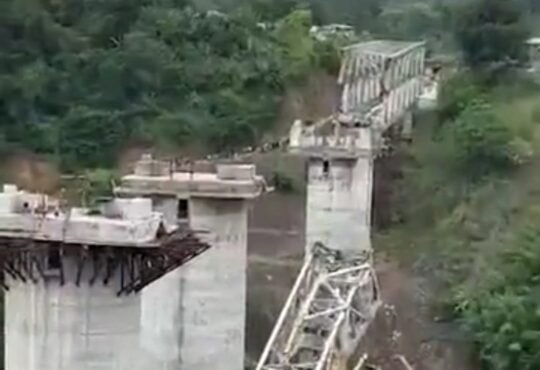 Big Breaking: Railway bridge collapses in Mizoram | 17 laborers died