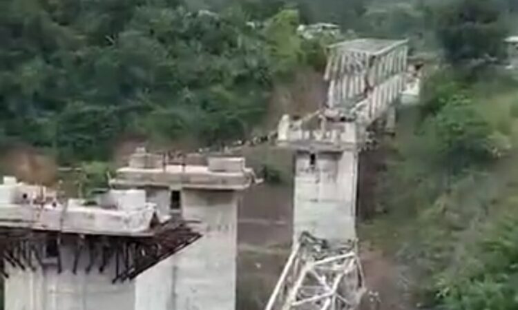 Big Breaking: Railway bridge collapses in Mizoram | 17 laborers died