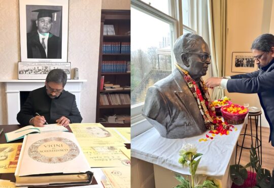 गणतंत्र दिवस पर दावोस दौरे के दौरान लंदन में बाबा साहेब डॉ. भीमराव अंबेडकर को श्रद्धांजलि देते मुख्यमंत्री हेमन्त सोरेन