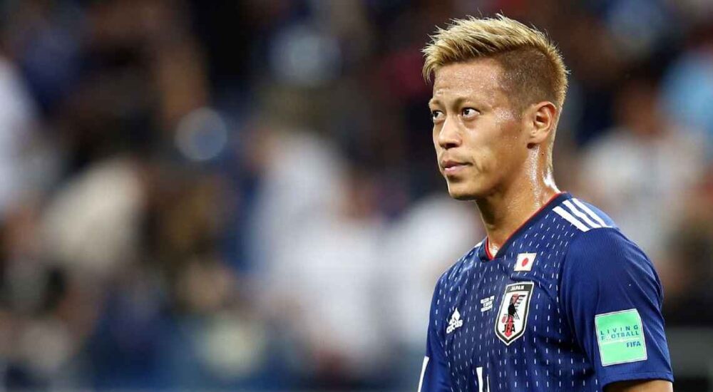 जापान के पूर्व फुटबॉलर केइसुके होंडा, जिन्होंने ईरान की राष्ट्रीय टीम के वर्ल्ड कप में खेलने के समर्थन में बयान दिया।