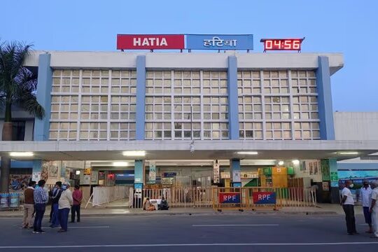 रांची में CBI की कार्रवाई, रेलवे अधिकारी 50 हजार रिश्वत लेते रंगे हाथ गिरफ्तार