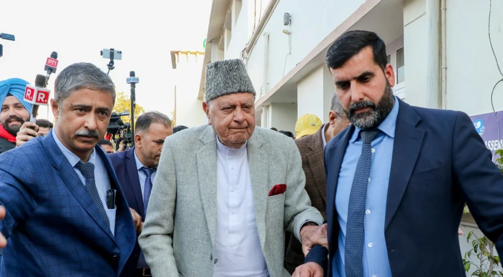 जम्मू के ग्रेटर कैलाश में शादी समारोह के दौरान फायरिंग की घटना में सुरक्षित बचे जम्मू-कश्मीर के पूर्व मुख्यमंत्री फारूक अब्दुल्ला