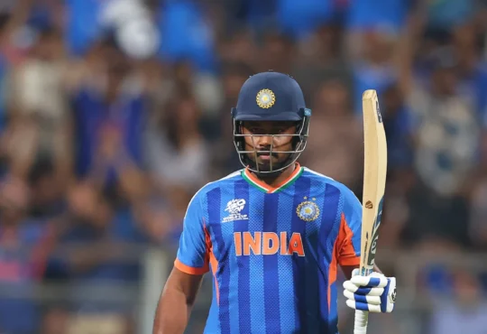 संजू सैमसन की 89 रन की पारी से भारत ने इंग्लैंड को 7 रन से हराकर फाइनल में जगह बनाई।