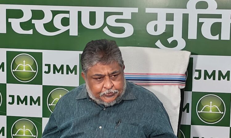 झारखंड में एलपीजी गैस की कमी और कोयले की बढ़ती कीमतों को लेकर JMM द्वारा केंद्र सरकार की नीतियों पर उठाए गए सवाल दर्शाता दृश्य