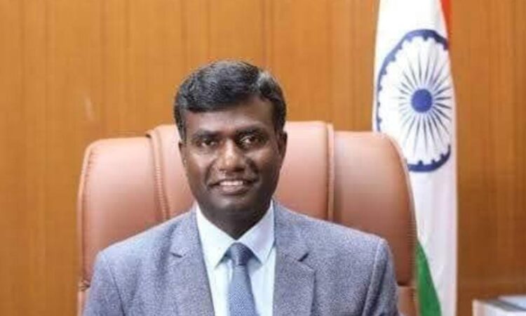 रांची में जिला प्रशासन की बैठक, निजी स्कूलों की फीस नियंत्रण और नए नियम लागू करने पर चर्चा करते अधिकारी