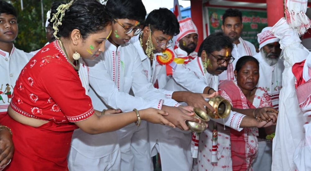 Jharkhand Chief Minister Hemant Soren performing Sarhul puja at Sirmatoli Sarna Sthal in Ranchi with traditional tribal rituals