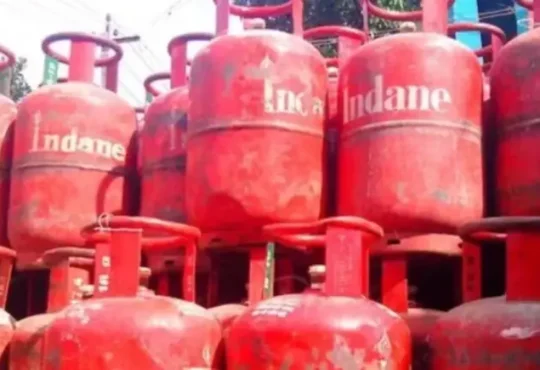 डीसी मंजूनाथ भजन्त्री ने 25 दिन पहले गैस सिलेंडर बुकिंग करने की सलाह दी