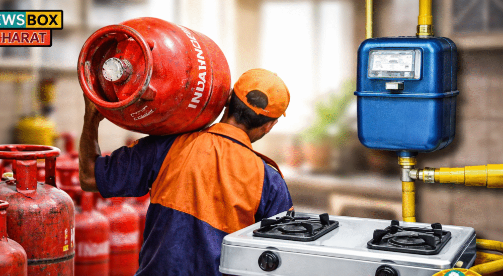 एलपीजी सिलेंडर लेकर जाता डिलीवरी कर्मी और घर में लगा पाइप्ड नेचुरल गैस (PNG) मीटर व गैस चूल्हा।