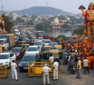 रांची में रामनवमी के दौरान ट्रैफिक जाम, पुलिस बैरिकेडिंग और शोभा यात्रा का दृश्य