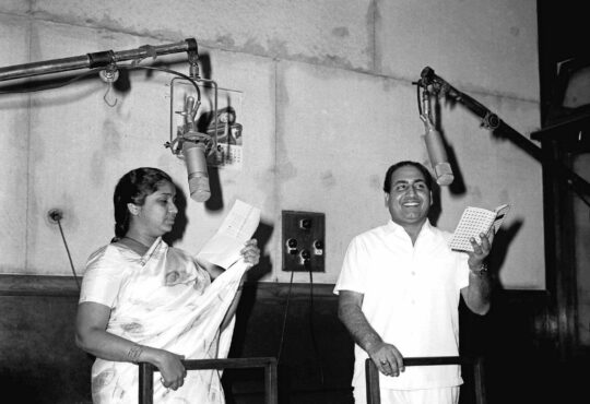 आशा भोसले की तस्वीर, भारतीय दिग्गज गायिका जिनका 92 वर्ष की उम्र में निधन हुआ