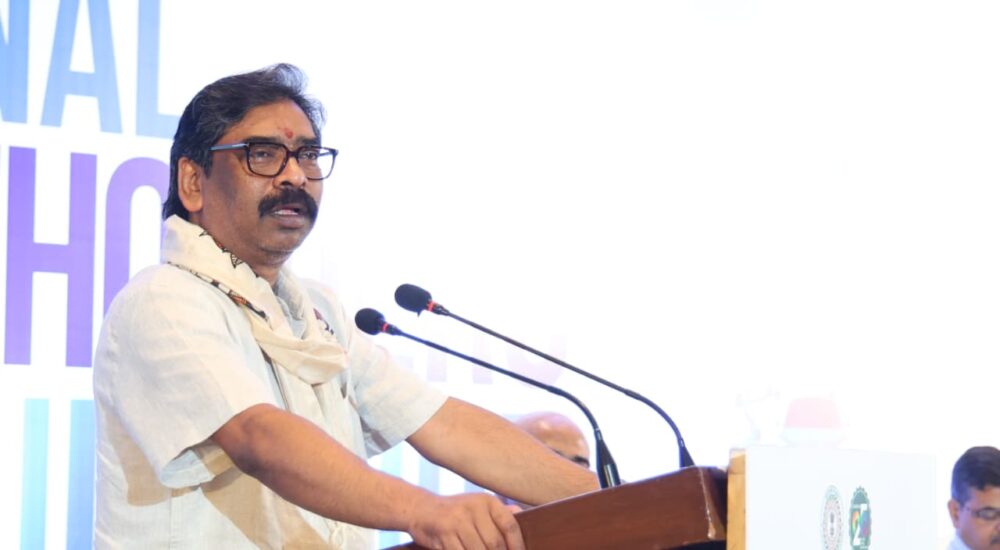 हेमंत सोरेन के इस्तीफे की मांग