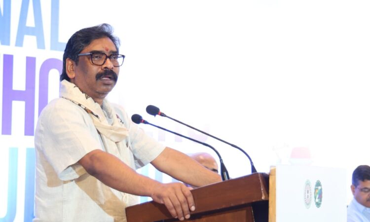 नई दिल्ली में विजन-2050 राष्ट्रीय हितधारक परामर्श के दौरान मुख्यमंत्री हेमंत सोरेन वैश्विक टेक कंपनियों के प्रतिनिधियों के साथ AI, डिजिटल गवर्नेंस और झारखंड में तकनीकी निवेश पर चर्चा करते हुए