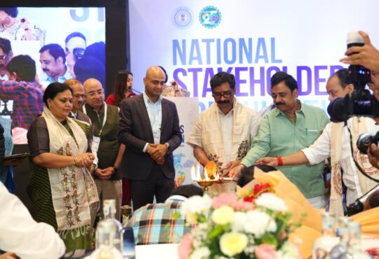 मुख्यमंत्री हेमंत सोरेन मंच से संबोधित करते हुए, जहां AI, IT, डिजिटल गवर्नेंस और झारखंड में निवेश बढ़ाने पर चर्चा हुई