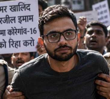 गोवा के पणजी में उमर खालिद और शरजील इमाम के समर्थन में पोस्टर दिखाने के बाद पुलिस द्वारा हिरासत में लिए गए प्रदर्शनकारी।