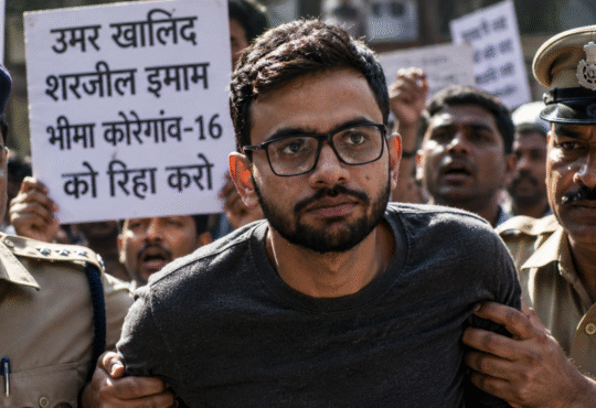 गोवा के पणजी में उमर खालिद और शरजील इमाम के समर्थन में पोस्टर दिखाने के बाद पुलिस द्वारा हिरासत में लिए गए प्रदर्शनकारी।