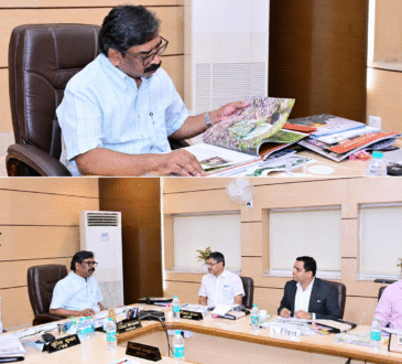 झारखंड मंत्रालय में पर्यटन, कला-संस्कृति, खेलकूद एवं युवा कार्य विभाग की समीक्षा बैठक करते मुख्यमंत्री हेमंत सोरेन।