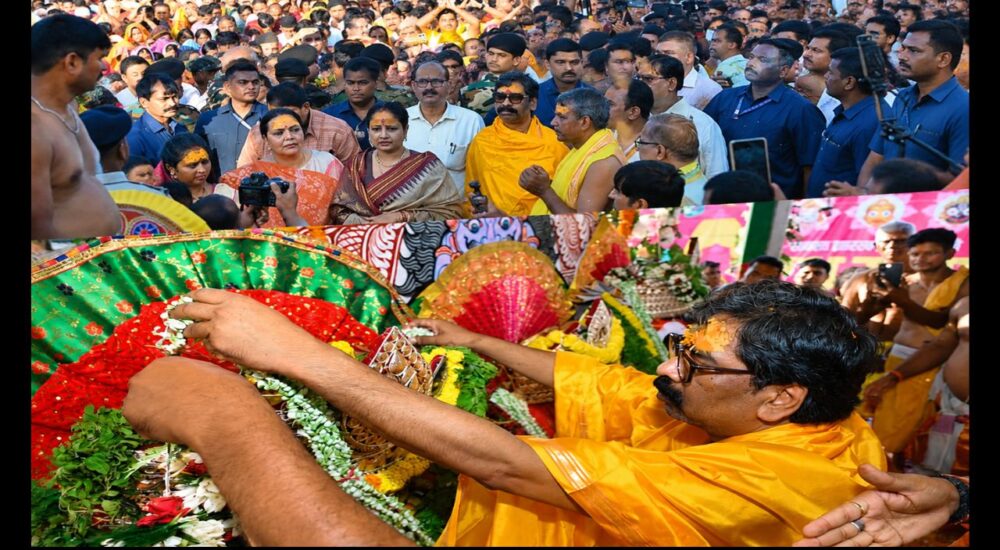 रांची के ऐतिहासिक जगन्नाथपुर रथयात्रा महोत्सव 2026 में उमड़ी श्रद्धालुओं की भारी भीड़।
