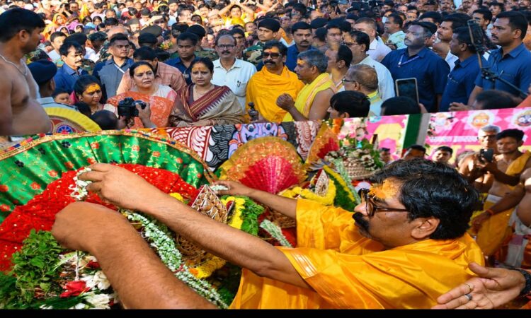 रांची के ऐतिहासिक जगन्नाथपुर रथयात्रा महोत्सव 2026 में उमड़ी श्रद्धालुओं की भारी भीड़।