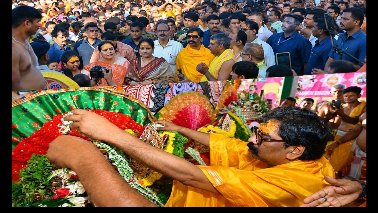 रांची के ऐतिहासिक जगन्नाथपुर रथयात्रा महोत्सव 2026 में उमड़ी श्रद्धालुओं की भारी भीड़।