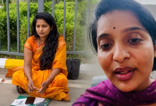 टेक महिंद्रा कर्मचारी द्वारा नौकरी से निकाले जाने के आरोप के बाद कंपनी परिसर के बाहर प्रदर्शन।