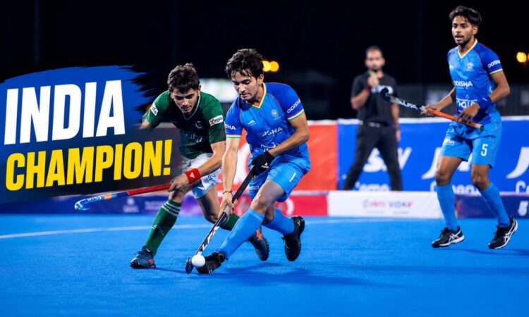 पाकिस्तान को 3-1 से हराकर Youth Hockey5s Asian Championship 2026 का खिताब जीतने के बाद ट्रॉफी के साथ भारतीय सब-जूनियर पुरुष हॉकी5s टीम।