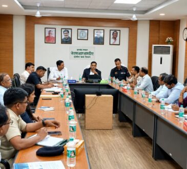 डूरंड कप 2026 की तैयारियों को लेकर रांची में आयोजित उच्चस्तरीय समीक्षा बैठक में विभिन्न विभागों के अधिकारी चर्चा करते हुए।