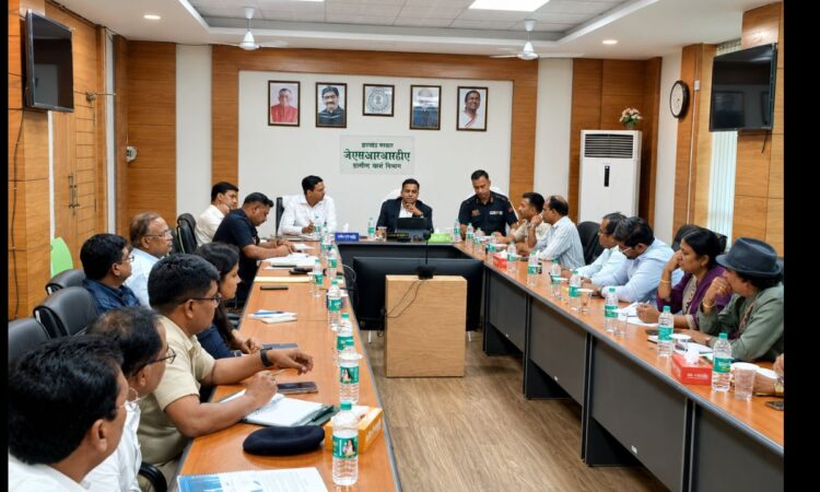 डूरंड कप 2026 की तैयारियों को लेकर रांची में आयोजित उच्चस्तरीय समीक्षा बैठक में विभिन्न विभागों के अधिकारी चर्चा करते हुए।