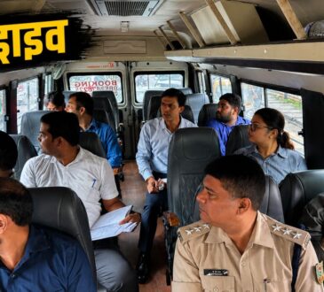 रांची नगर निगम के अधिकारी और पुलिस टीम शहर में प्रस्तावित मेगा ड्राइव से पहले मॉडल कॉरिडोर का निरीक्षण करते हुए बस के अंदर बैठक और ऑन-रोड सर्वे करते हुए।