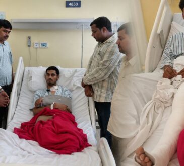 सिवान में नीट पेपर लीक प्रदर्शन के दौरान गोली लगने से घायल युवकों का अस्पताल में इलाज