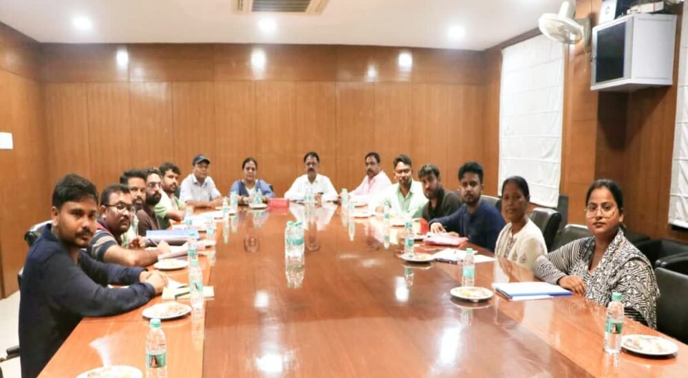 रांची स्थित राज्य अतिथि गृह में JPSC-JSSC परीक्षा विवाद को लेकर झारखंड सरकार के मंत्रियों और छात्र प्रतिनिधियों के बीच हुई बैठक का दृश्य