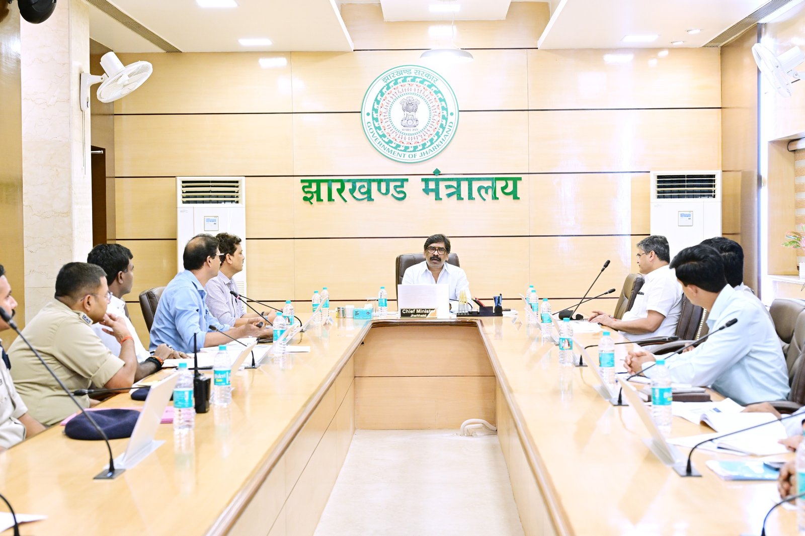 मुख्यमंत्री हेमंत सोरेन रांची के शहरी विकास, सड़क, ड्रेनेज और ट्रैफिक व्यवस्था की समीक्षा करते हुए