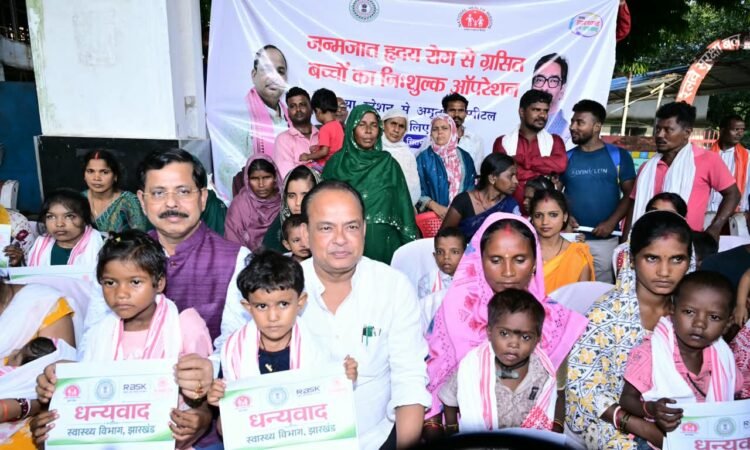 झारखंड के 26 गरीब बच्चे मुफ्त हृदय उपचार और सर्जरी के लिए कोच्चि रवाना