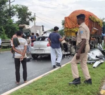 जमशेदपुर मरीन ड्राइव पर कार और खड़े ट्रक की टक्कर, हादसे में मंत्री दीपिका पांडेय सिंह की बेटी तृषा सिंह समेत चार की मौत