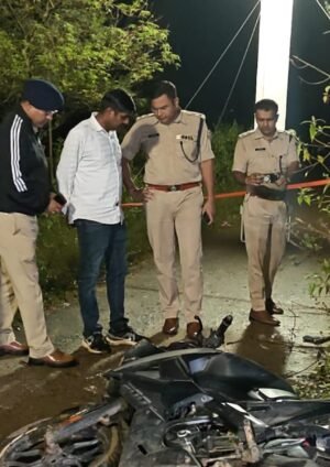 धुर्वा थाना क्षेत्र के सीठियो में राहुल दुबे गिरोह के अपराधियों और पुलिस के बीच मुठभेड़ के बाद घायल समेत पांच अपराधियों की गिरफ्तारी