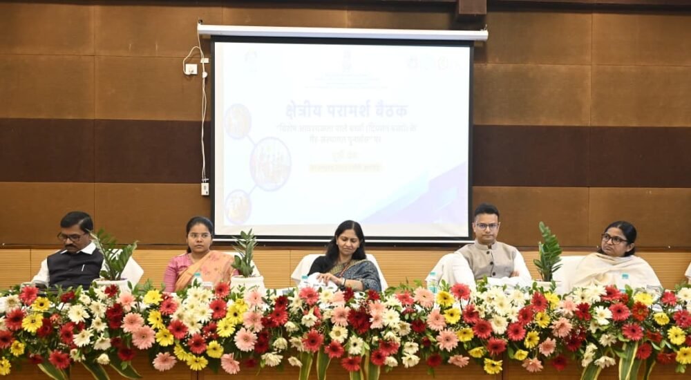 रांची में CARA की क्षेत्रीय परामर्श कार्यशाला में शामिल वरिष्ठ अधिकारी और हितधारक, जहां दिव्यांग बच्चों के दत्तक ग्रहण और परिवार-आधारित पुनर्वास पर चर्चा हुई