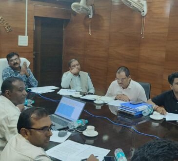 झारखंड के मुख्य निर्वाचन पदाधिकारी के. रवि कुमार ने वीडियो कॉन्फ्रेंसिंग के जरिए SIR-2026 के तहत मतदाता सूची पुनरीक्षण, फॉर्म-6 डिजिटाइजेशन और लंबित मामलों की सुनवाई की समीक्षा की