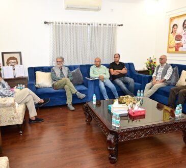 हेमंत सोरेन से मुलाकात कर दिवंगत रूपी सोरेन के निधन पर संवेदना व्यक्त करते भाकपा (माले) के राष्ट्रीय सचिव दीपांकर भट्टाचार्य