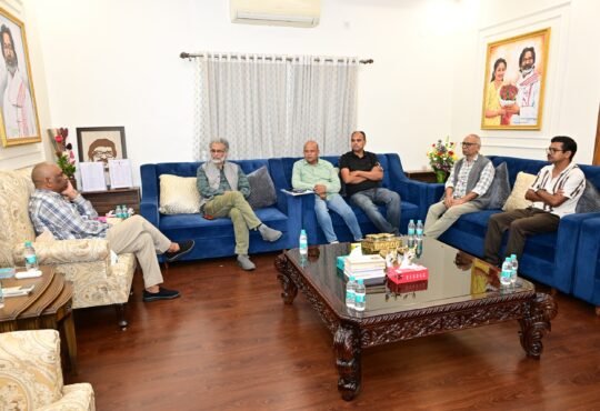 हेमंत सोरेन से मुलाकात कर दिवंगत रूपी सोरेन के निधन पर संवेदना व्यक्त करते भाकपा (माले) के राष्ट्रीय सचिव दीपांकर भट्टाचार्य