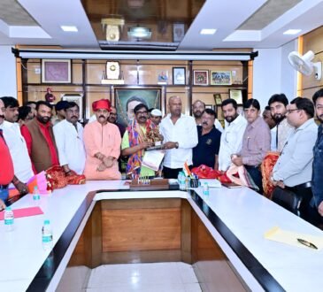 मुख्यमंत्री हेमंत सोरेन से रांची की दुर्गा पूजा समितियों के प्रतिनिधिमंडल की मुलाकात, दुर्गा पूजा में शामिल होने का न्योता